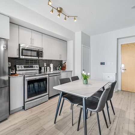 Luxury Downtown Toronto 2 Bedroom Suite With City And Lake Views And Free Parking Dış mekan fotoğraf
