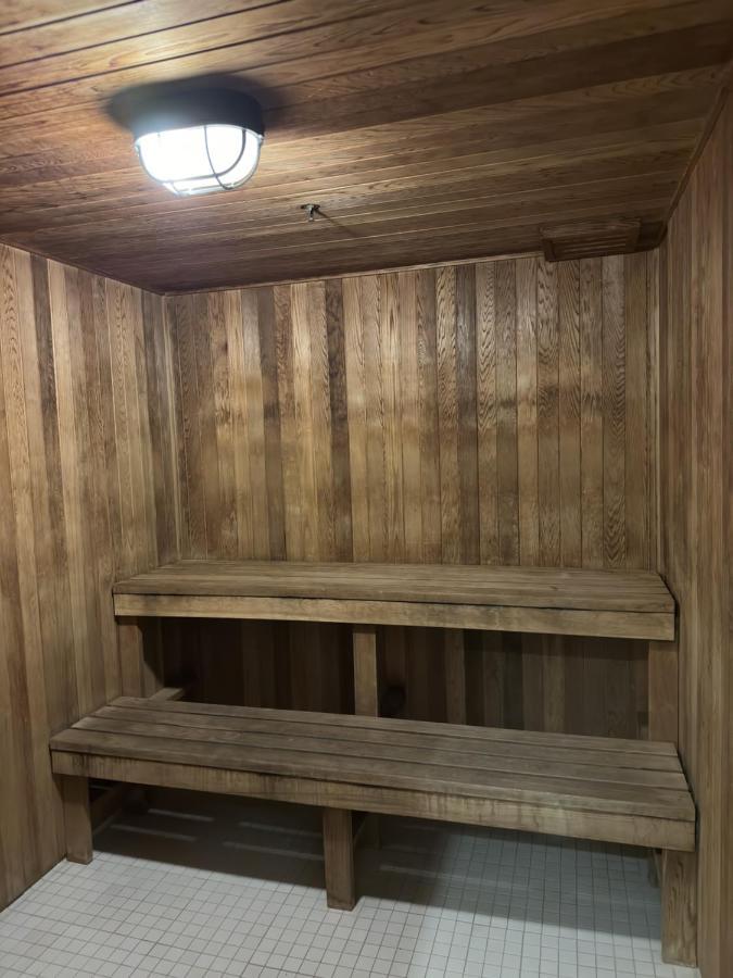 Luxury Downtown Toronto 2 Bedroom Suite With City And Lake Views And Free Parking Dış mekan fotoğraf