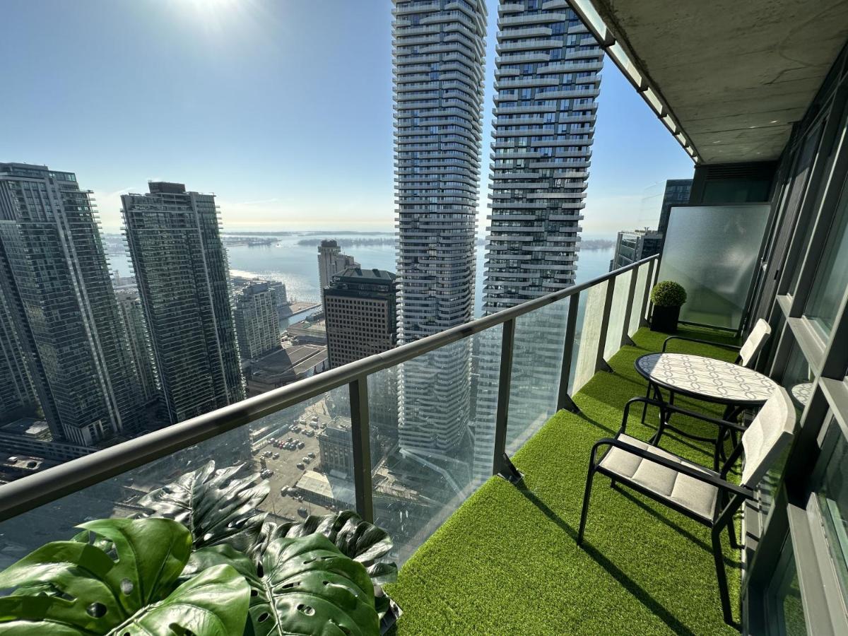 Luxury Downtown Toronto 2 Bedroom Suite With City And Lake Views And Free Parking Dış mekan fotoğraf