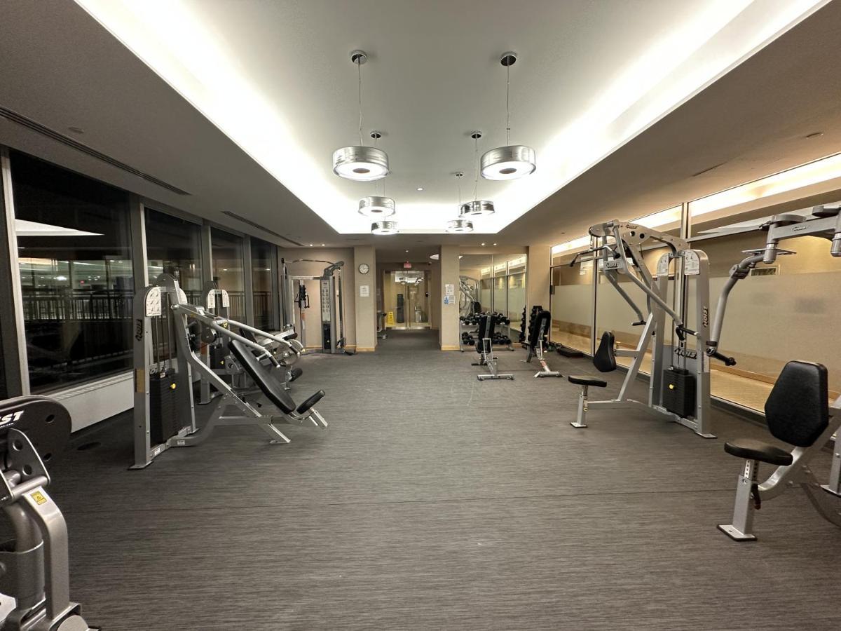 Luxury Downtown Toronto 2 Bedroom Suite With City And Lake Views And Free Parking Dış mekan fotoğraf