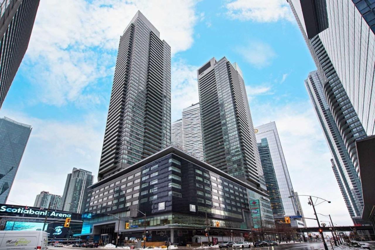 Luxury Downtown Toronto 2 Bedroom Suite With City And Lake Views And Free Parking Dış mekan fotoğraf
