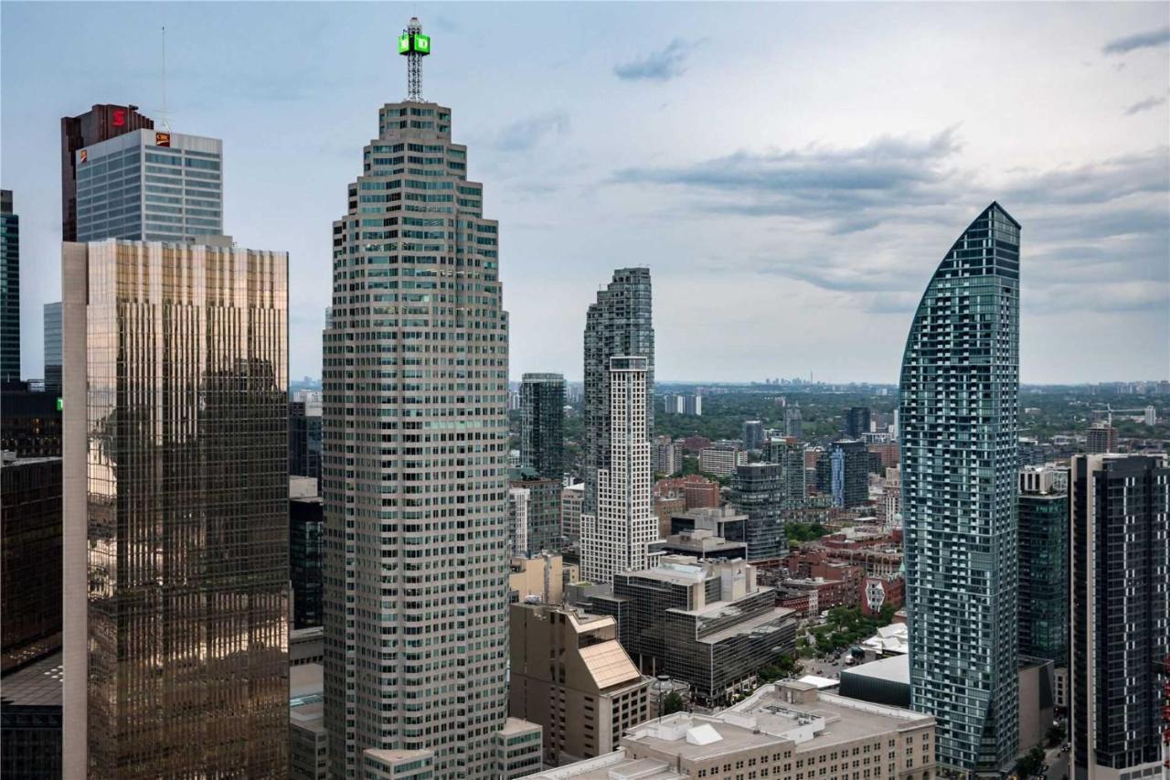 Luxury Downtown Toronto 2 Bedroom Suite With City And Lake Views And Free Parking Dış mekan fotoğraf