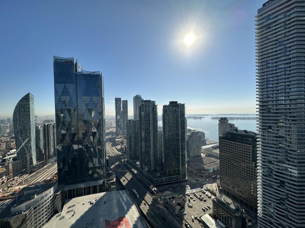 Luxury Downtown Toronto 2 Bedroom Suite With City And Lake Views And Free Parking Dış mekan fotoğraf