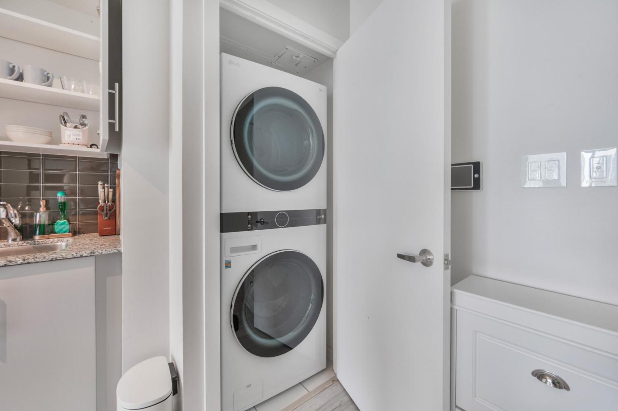 Luxury Downtown Toronto 2 Bedroom Suite With City And Lake Views And Free Parking Dış mekan fotoğraf
