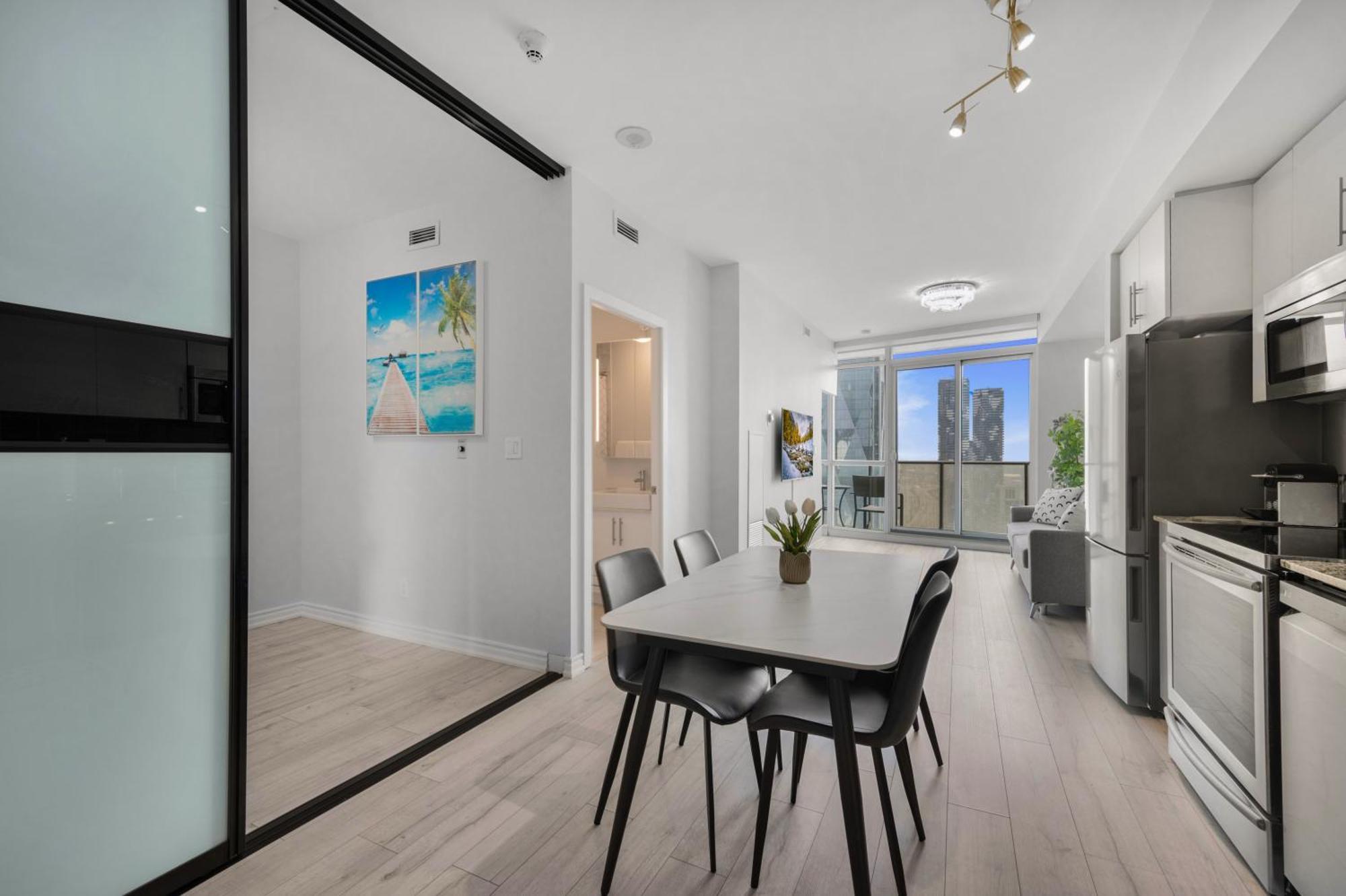 Luxury Downtown Toronto 2 Bedroom Suite With City And Lake Views And Free Parking Dış mekan fotoğraf