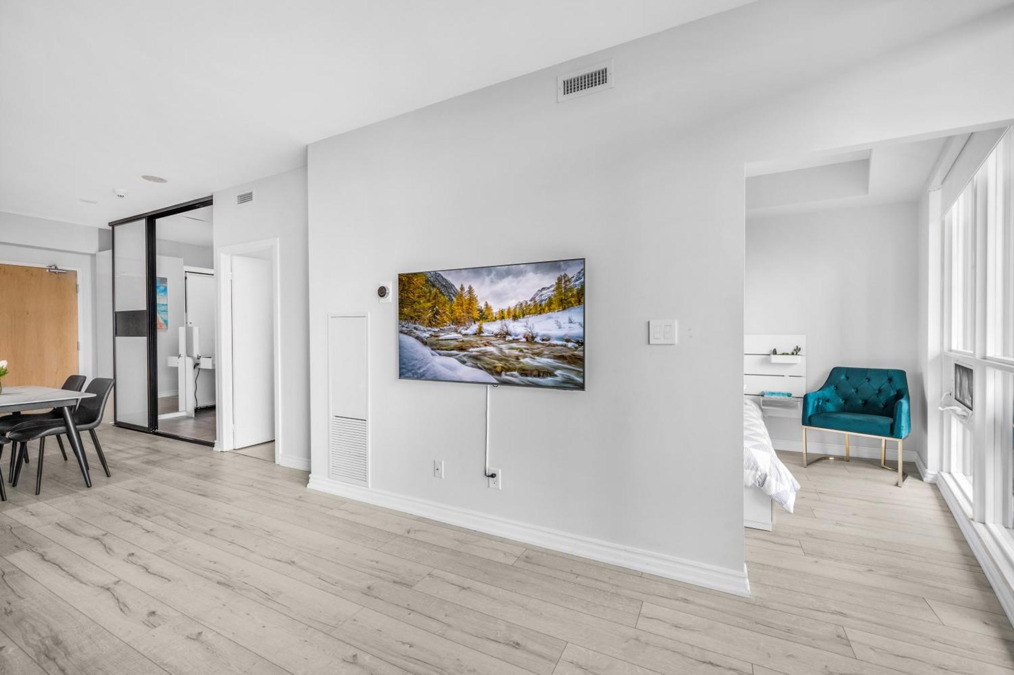 Luxury Downtown Toronto 2 Bedroom Suite With City And Lake Views And Free Parking Dış mekan fotoğraf
